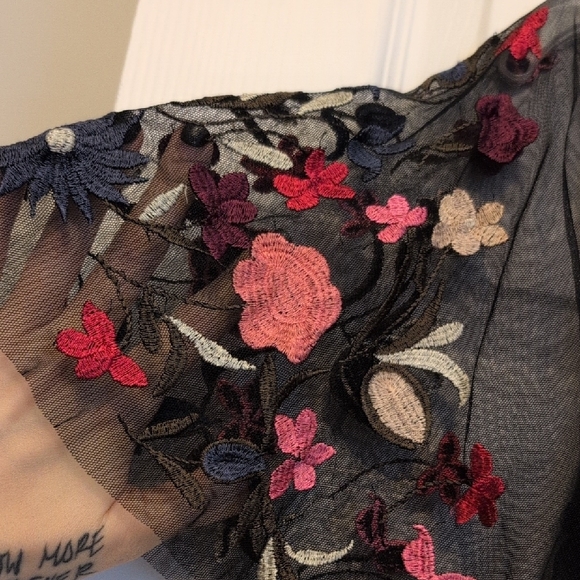 Chic Black Floral Embroidered Maxi Dress - Picture 4 of 9